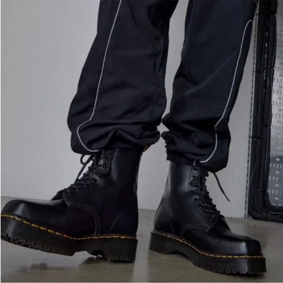 Dr. Martens Women’s 9/Men’s 8 1460 Bex Squared Toe Polished Smooth Boot in Black - Picture 2 of 8